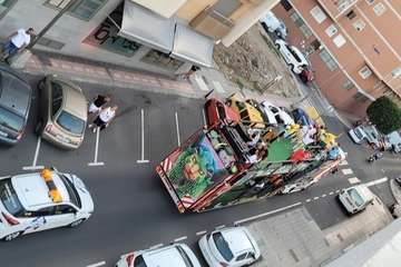 Tres carrozas anuncian por las calles de Telde el inicio del Carnaval/TA y Jesús Ruiz Mesa.